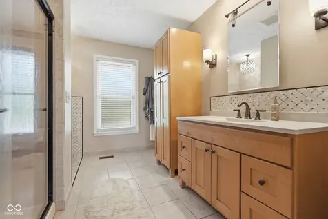 8404 Eastbay Drive Indianapolis IN 46236