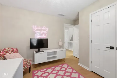 8404 Eastbay Drive Indianapolis IN 46236