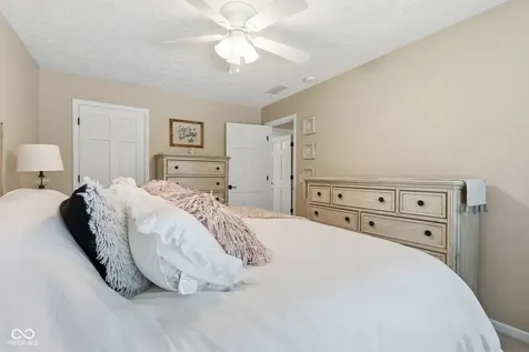 8404 Eastbay Drive Indianapolis IN 46236