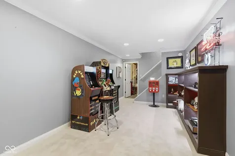 8404 Eastbay Drive Indianapolis IN 46236