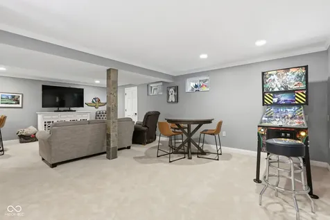 8404 Eastbay Drive Indianapolis IN 46236