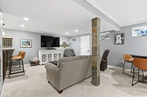 8404 Eastbay Drive Indianapolis IN 46236