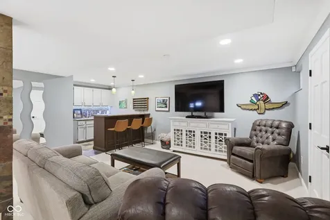 8404 Eastbay Drive Indianapolis IN 46236