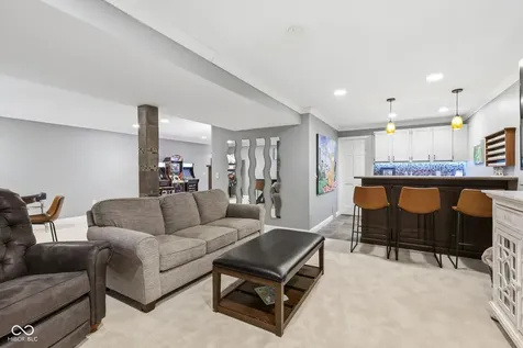 8404 Eastbay Drive Indianapolis IN 46236