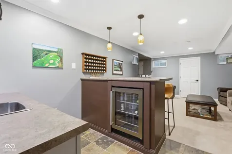 8404 Eastbay Drive Indianapolis IN 46236