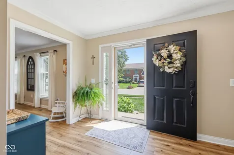 8404 Eastbay Drive Indianapolis IN 46236