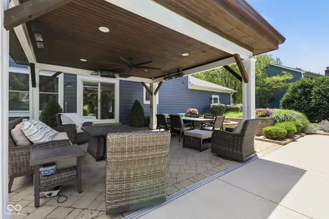 8404 Eastbay Drive Indianapolis IN 46236