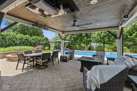 8404 Eastbay Drive Indianapolis IN 46236