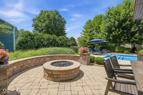 8404 Eastbay Drive Indianapolis IN 46236
