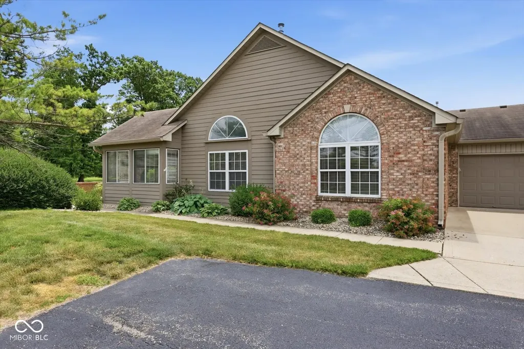 2392 Steeple Chase Shelbyville IN 46176