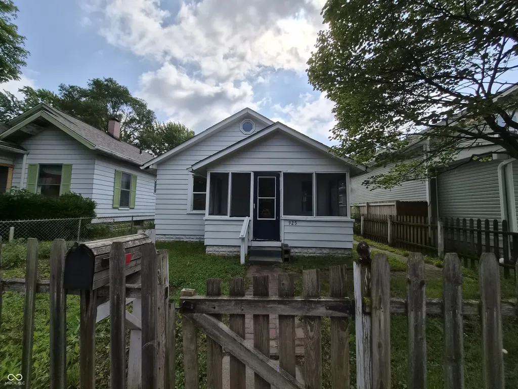 925 N Somerset Avenue Indianapolis IN 46222