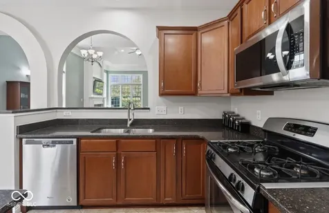 6691 Beekman Place Zionsville IN 46077