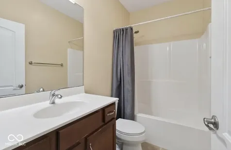 6691 Beekman Place Zionsville IN 46077