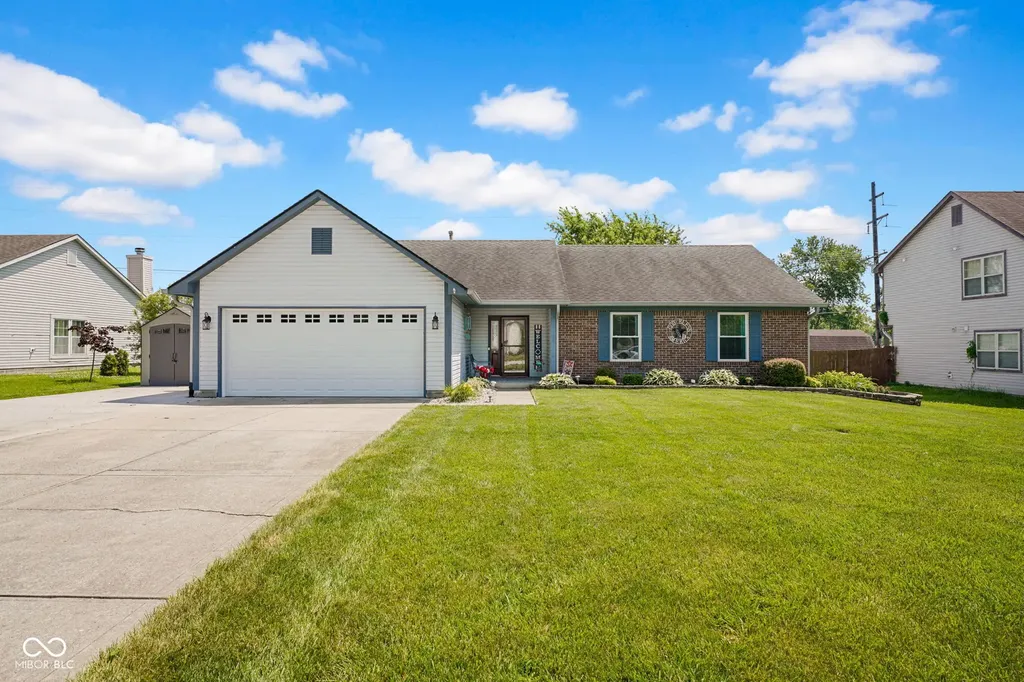 1045 Pin Oak Mooresville IN 46158