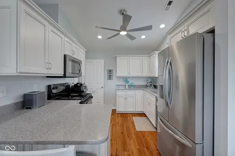 1045 Pin Oak Mooresville IN 46158