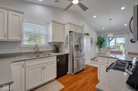 1045 Pin Oak Mooresville IN 46158