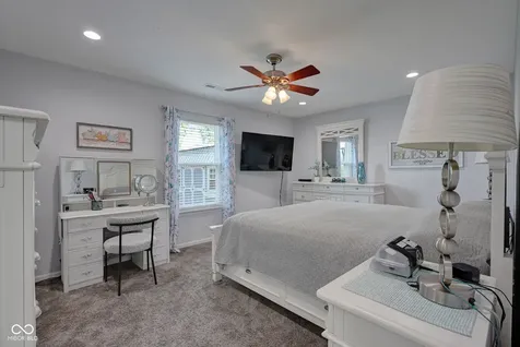 1045 Pin Oak Mooresville IN 46158