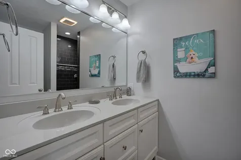 1045 Pin Oak Mooresville IN 46158