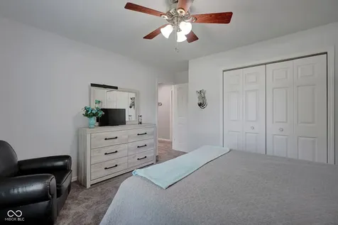 1045 Pin Oak Mooresville IN 46158