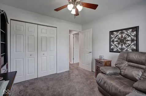 1045 Pin Oak Mooresville IN 46158
