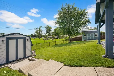 1045 Pin Oak Mooresville IN 46158