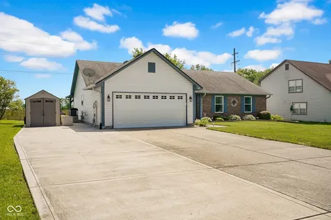 1045 Pin Oak Mooresville IN 46158