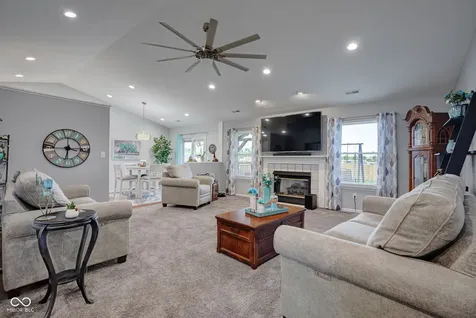 1045 Pin Oak Mooresville IN 46158