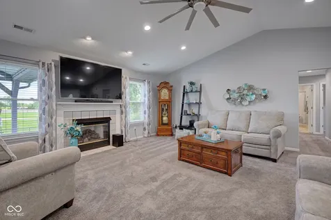 1045 Pin Oak Mooresville IN 46158