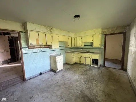 2324 E Thompson Indianapolis IN 46227