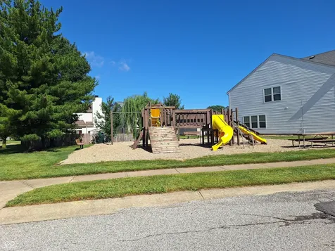 8237 Alcona Drive Indianapolis IN 46237