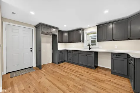 605 8th Columbus IN 47201