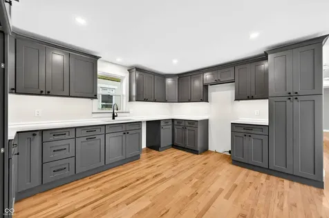 605 8th Columbus IN 47201