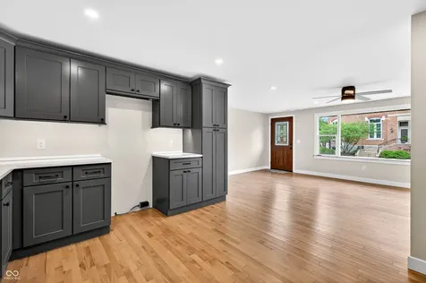 605 8th Columbus IN 47201