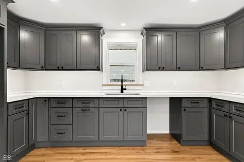 605 8th Columbus IN 47201