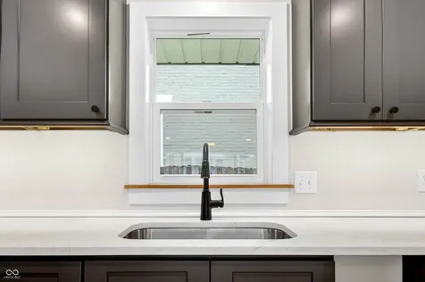 605 8th Columbus IN 47201