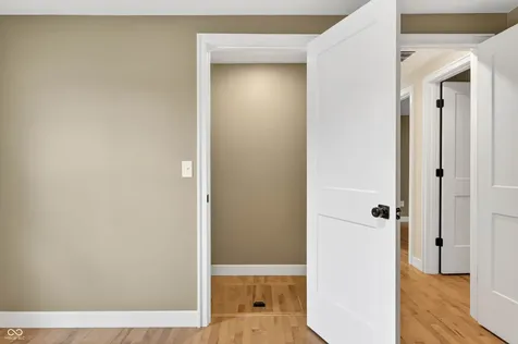605 8th Columbus IN 47201