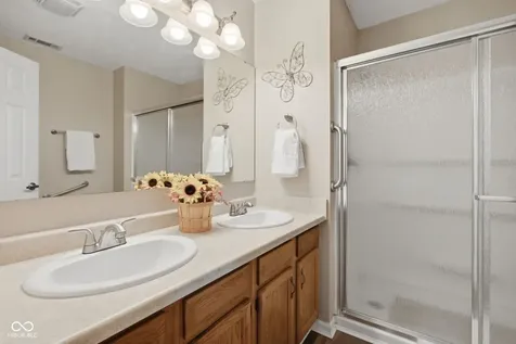 5473 Kelly Anne Way Noblesville IN 46062