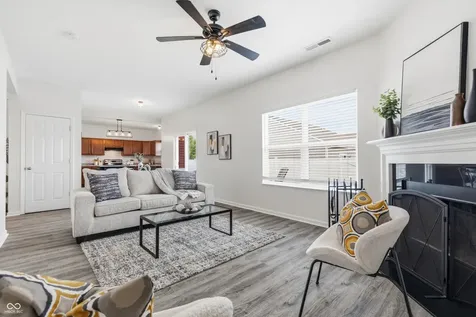 1593 Woodside Circle Franklin IN 46131