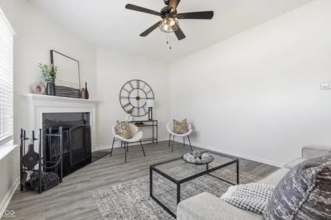 1593 Woodside Circle Franklin IN 46131