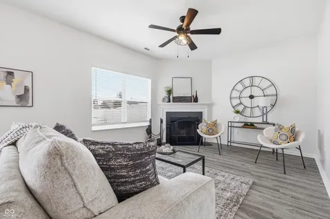 1593 Woodside Circle Franklin IN 46131