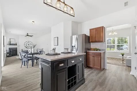 1593 Woodside Circle Franklin IN 46131