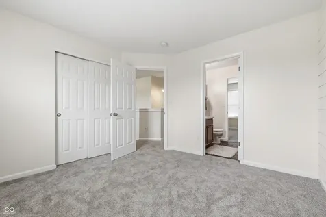 1593 Woodside Circle Franklin IN 46131