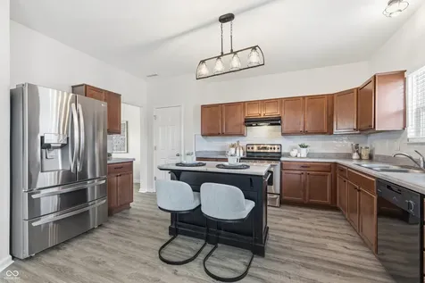 1593 Woodside Circle Franklin IN 46131