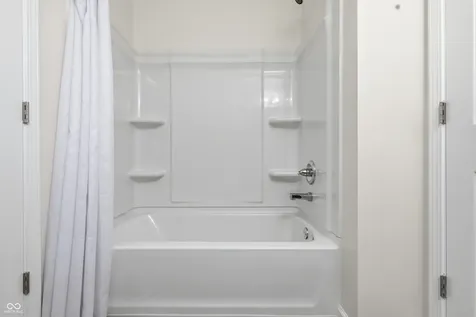 1593 Woodside Circle Franklin IN 46131