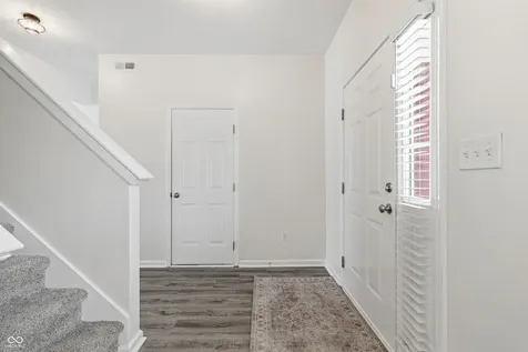 1593 Woodside Circle Franklin IN 46131