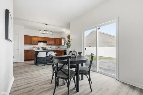 1593 Woodside Circle Franklin IN 46131
