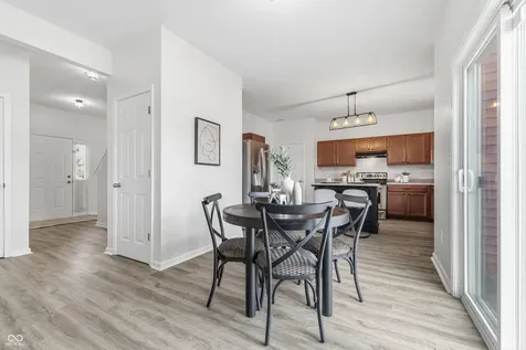 1593 Woodside Circle Franklin IN 46131