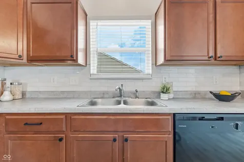 1593 Woodside Circle Franklin IN 46131