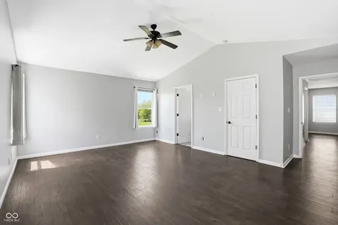 8716 N Springview Drive Mccordsville IN 46055