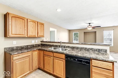 1153 Blackthorne Plainfield IN 46168
